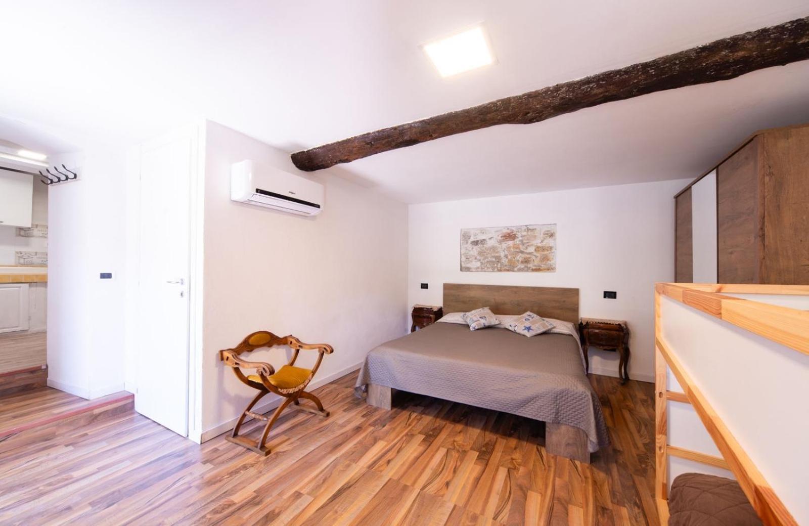 Da Antonio Apartment Biassa Bilik gambar